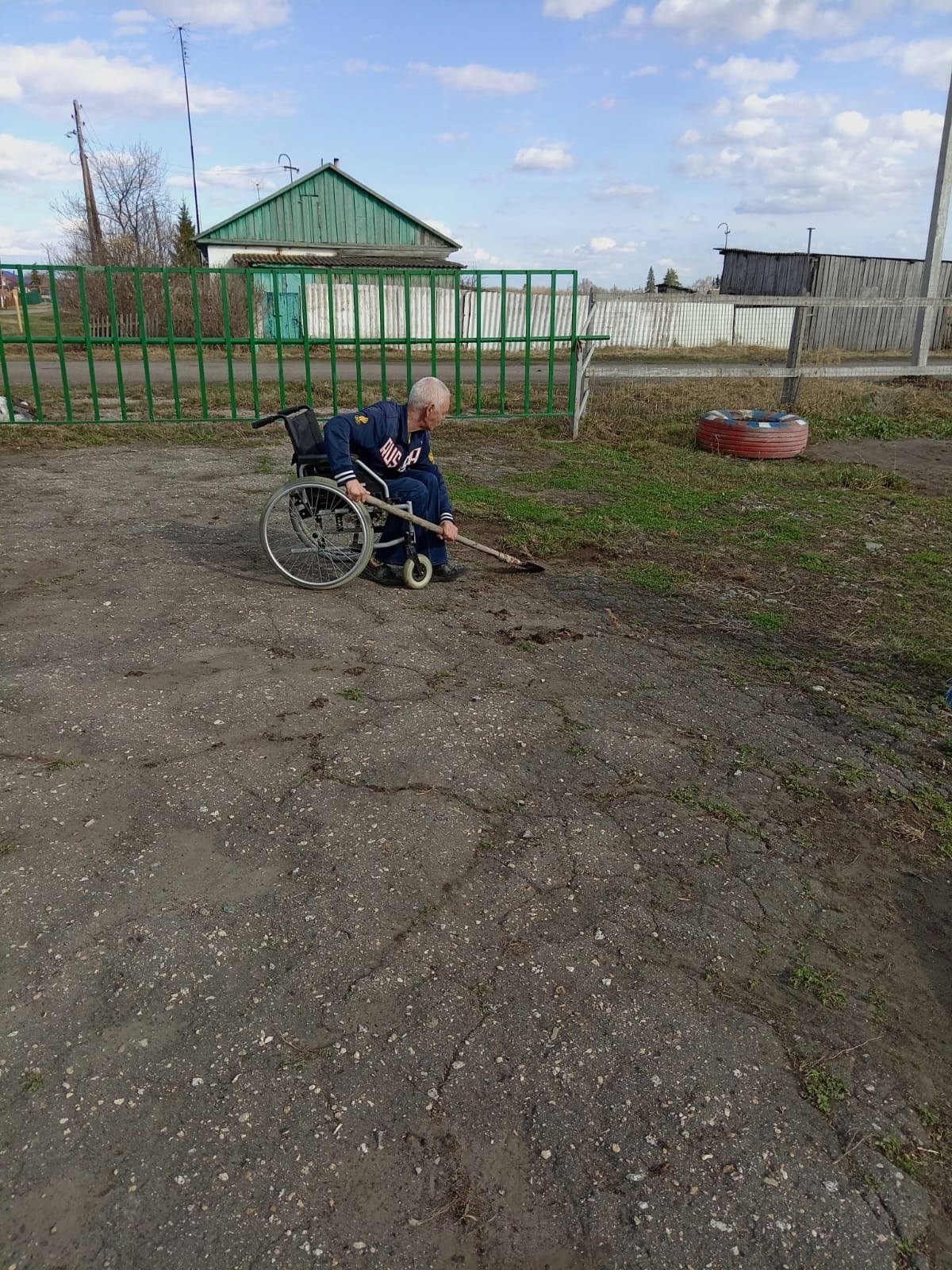 Субботник - Уборка территорий.